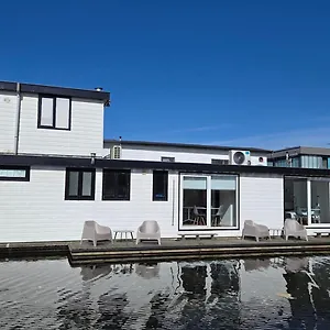Houseboat The New - Nieuwe Bed & Breakfast Amsterdam